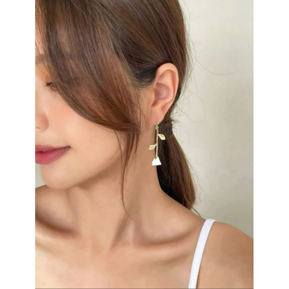 Boho Festival White Rose Flower Gold Petal Drop‎ Earrings